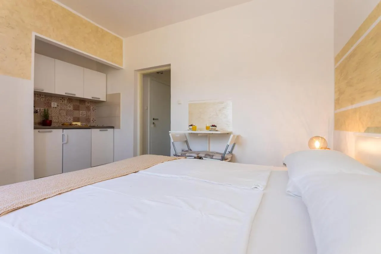 Apartments And Rooms Kod Keti Malinska Guest house