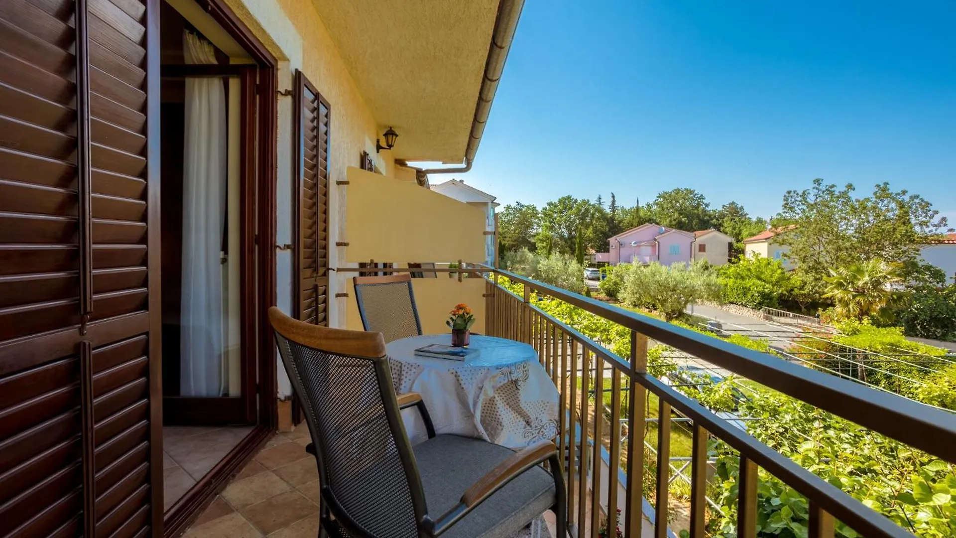 Apartments And Rooms Kod Keti Malinska Guest house