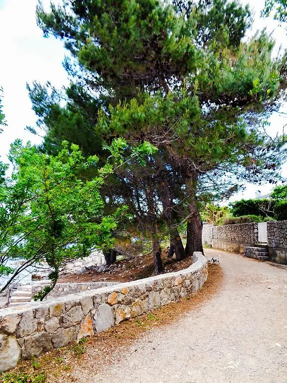 Apartments And Rooms Kod Keti Malinska Guest house