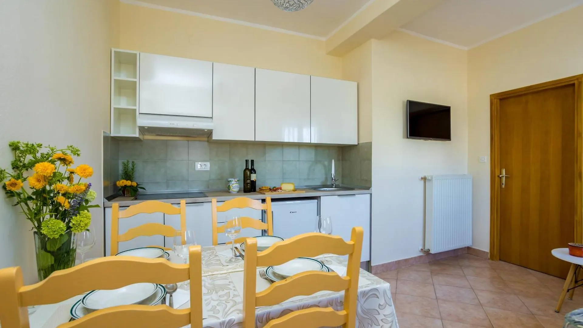 Apartments And Rooms Kod Keti Malinska Πανσιόν