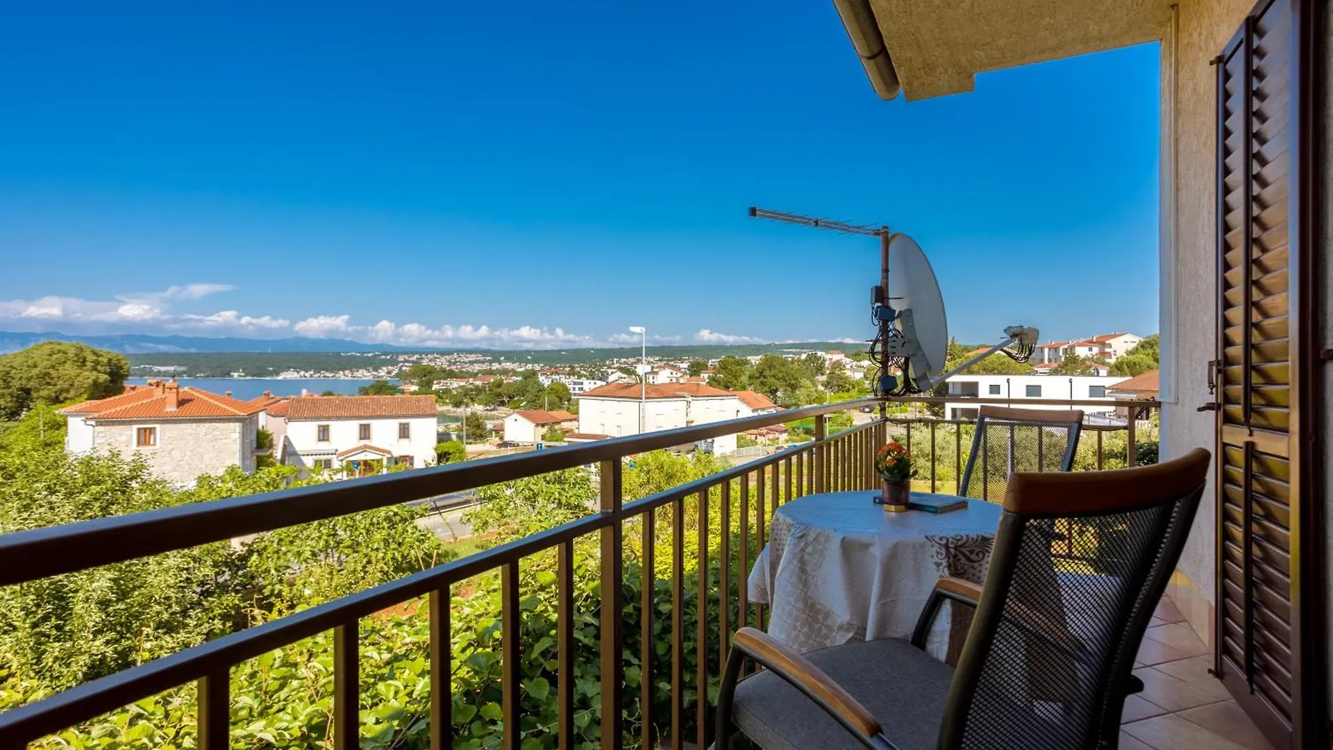Apartments And Rooms Kod Keti Malinska Πανσιόν