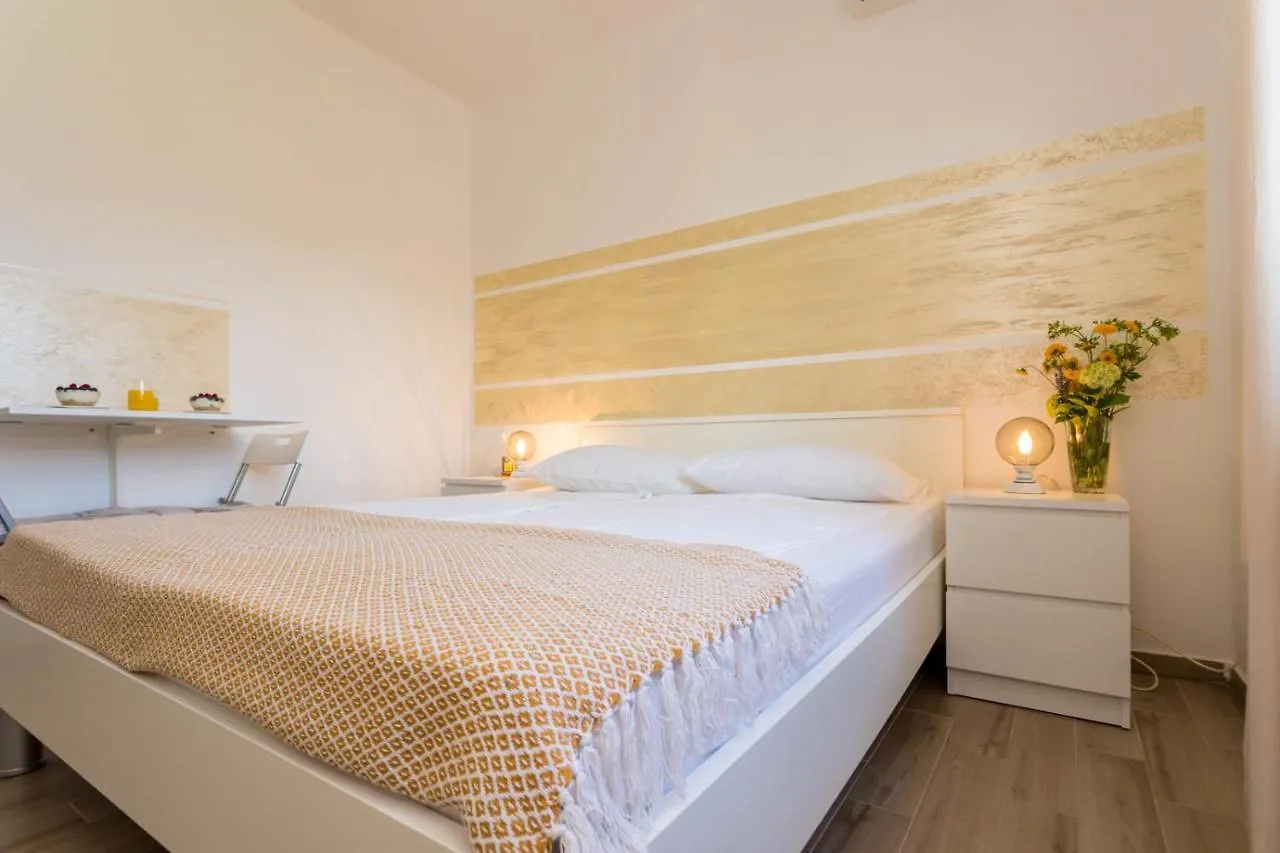 Apartments And Rooms Kod Keti 0*, Malinska Croatia